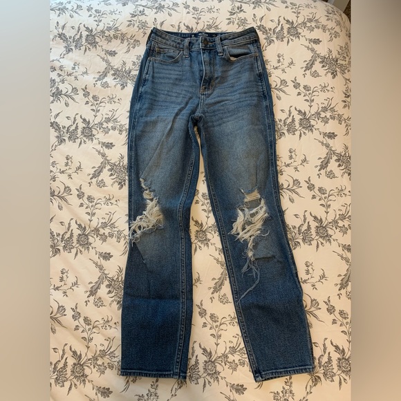 Hollister Jeans - Picture 1 of 2